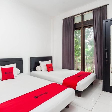 Отель Reddoorz Syariah Near Grand Galaxy Park Ceger Экстерьер фото