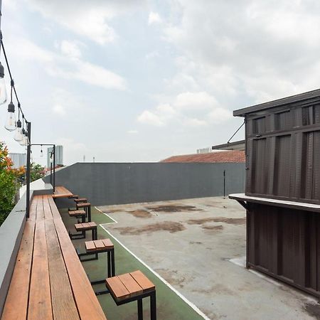 Отель Reddoorz Syariah Near Grand Galaxy Park Ceger Экстерьер фото