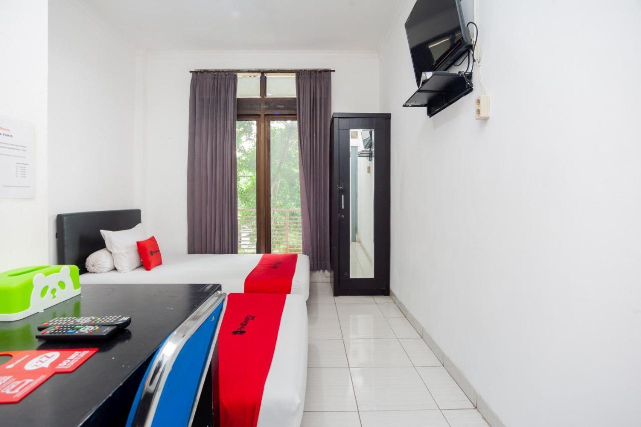 Отель Reddoorz Syariah Near Grand Galaxy Park Ceger Экстерьер фото