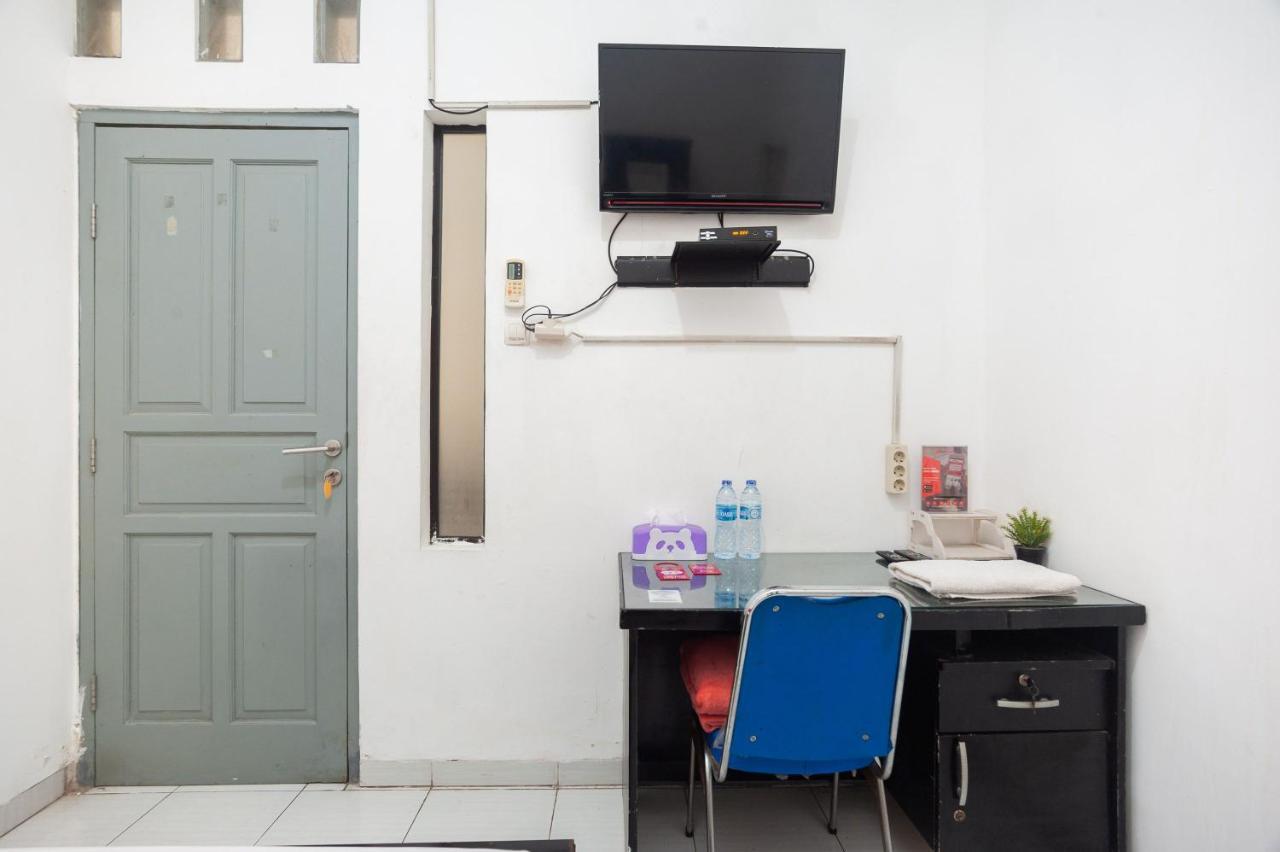 Отель Reddoorz Syariah Near Grand Galaxy Park Ceger Экстерьер фото