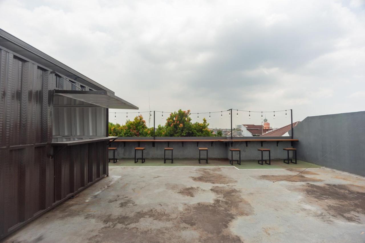 Отель Reddoorz Syariah Near Grand Galaxy Park Ceger Экстерьер фото