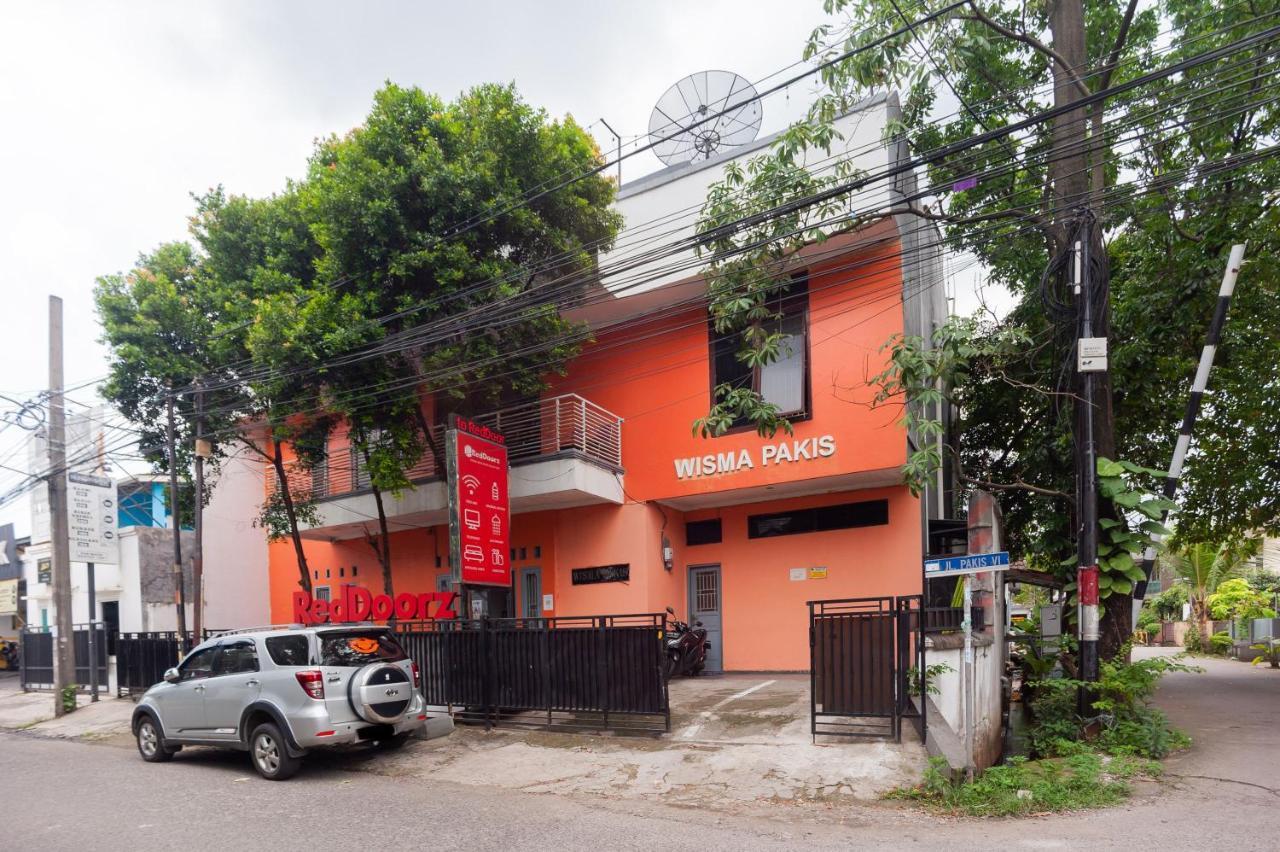 Отель Reddoorz Syariah Near Grand Galaxy Park Ceger Экстерьер фото